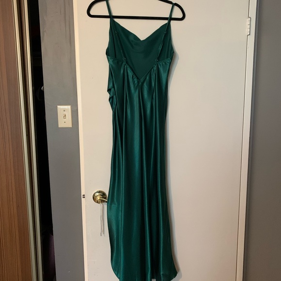 Green, silk-style dress worn once excellent condition perfect for wedding season - Picture 3 of 4